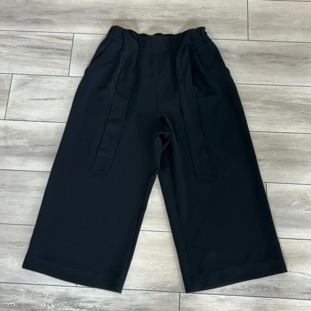 Lululemon Noir Crop wide leg tie front pants in black size 8
